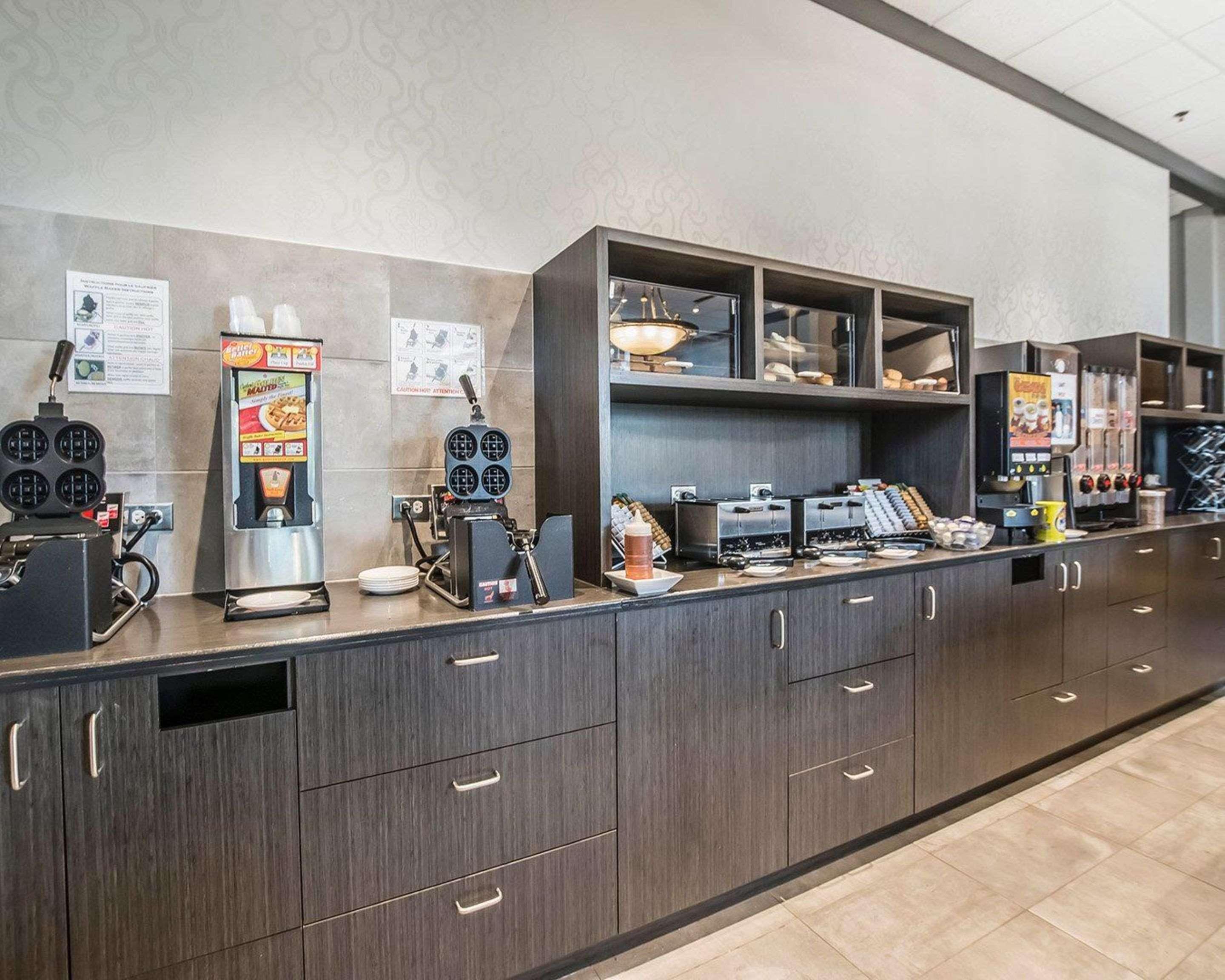 Quality Suites Drummondville Eksteriør billede